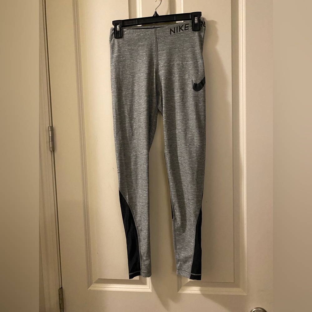 NWOT Womens Nike Grey Leggings size small